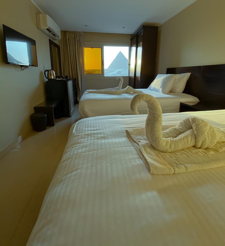 Egypt Pyramids Inn 11