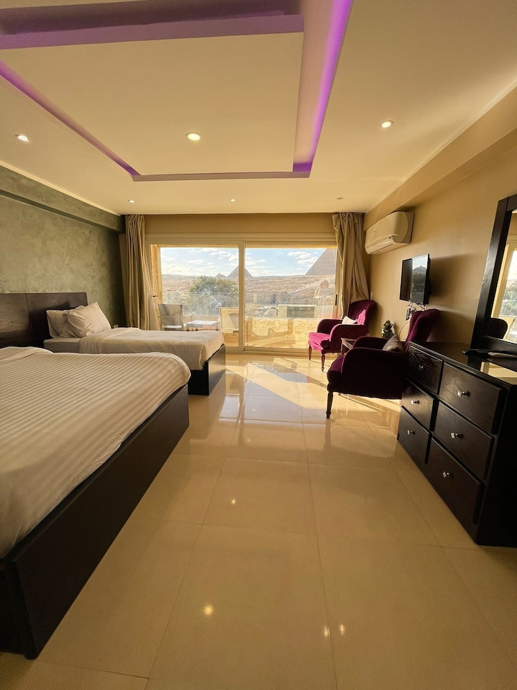 Egypt Pyramids Inn 16