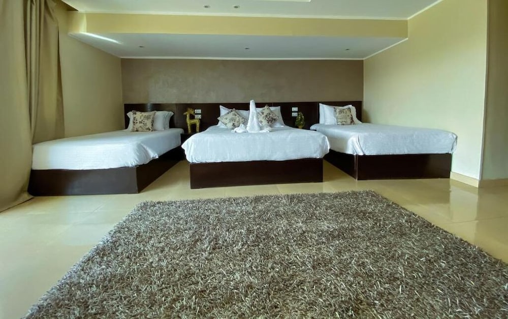Egypt Pyramids Inn 12