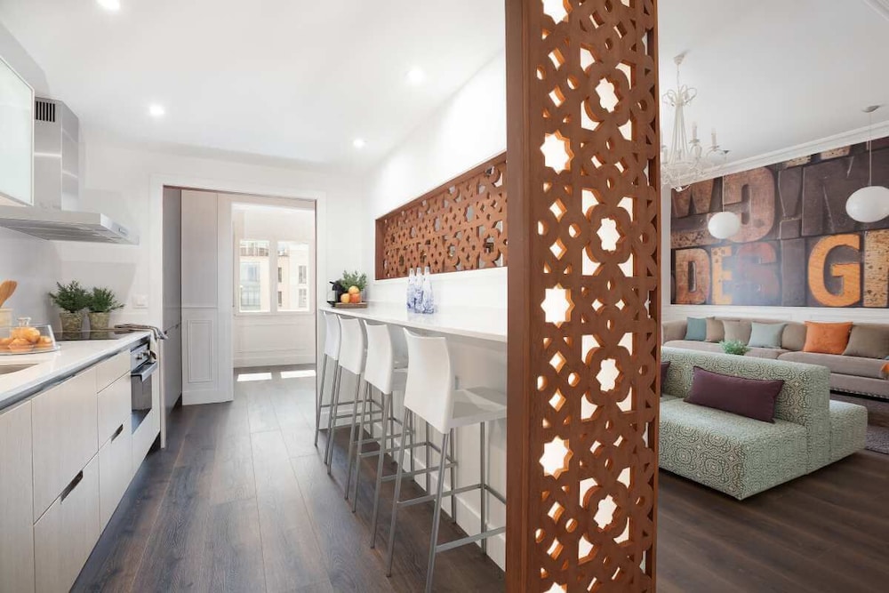 Enjoybcn Coliseum Apartments 17