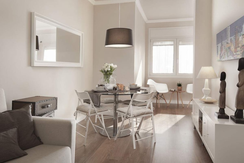 Enjoybcn Coliseum Apartments 22