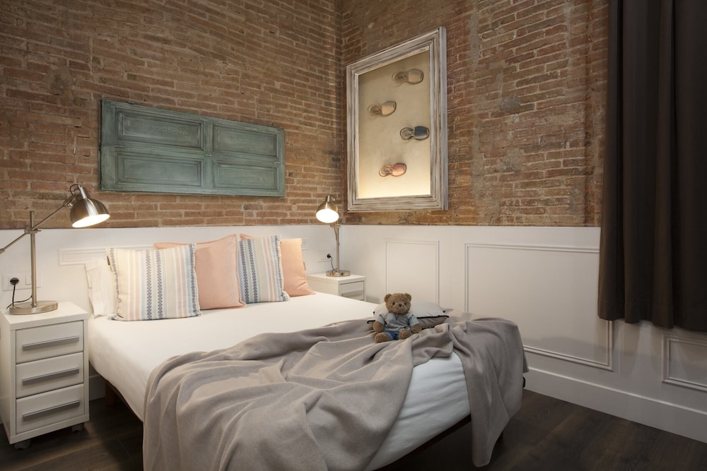 Enjoybcn Coliseum Apartments 13