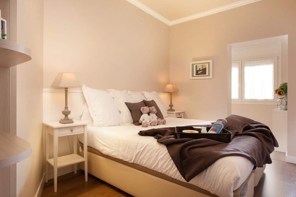 Enjoybcn Coliseum Apartments 4