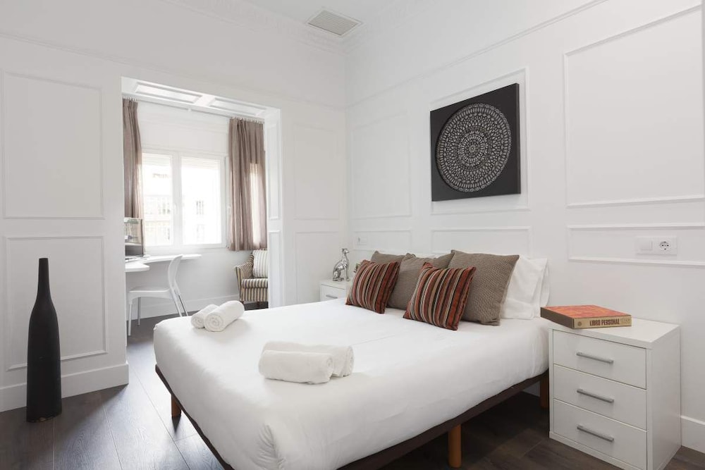 Enjoybcn Coliseum Apartments 10