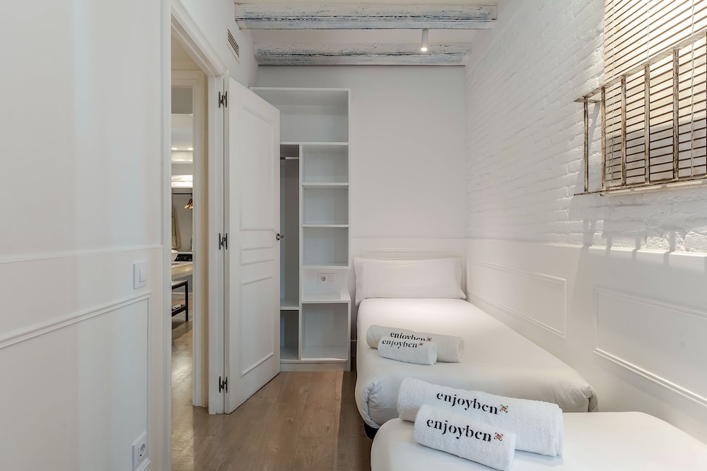 Enjoybcn Colon Apartments 23