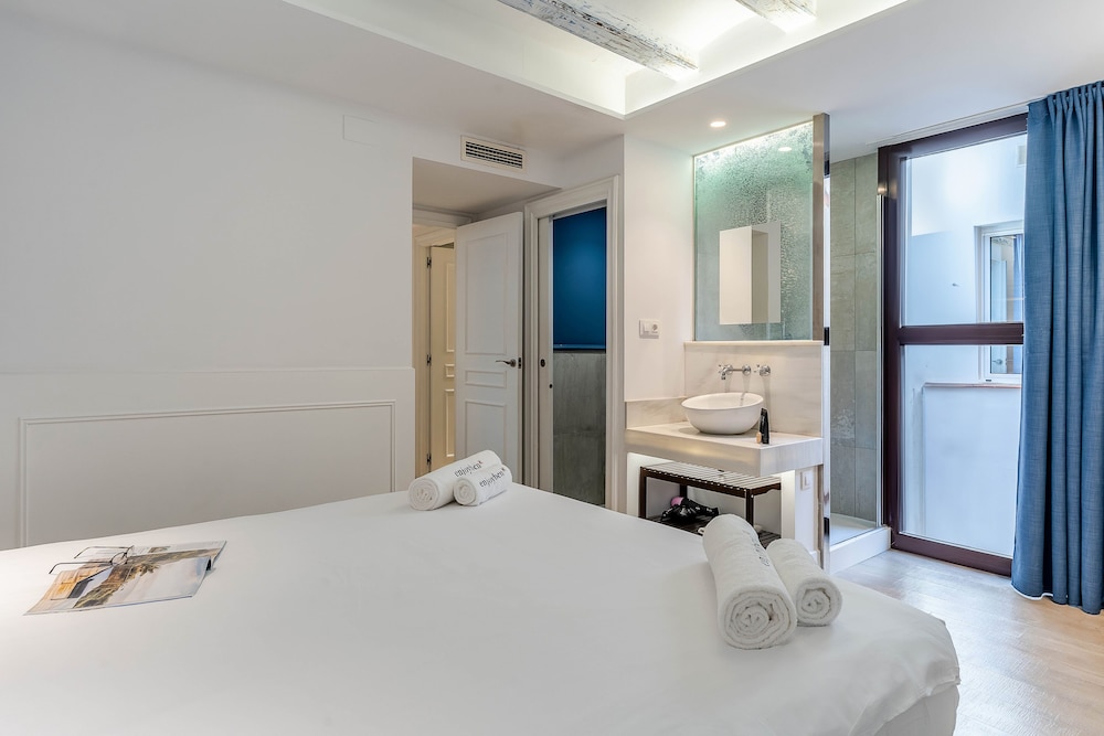 Enjoybcn Colon Apartments 16