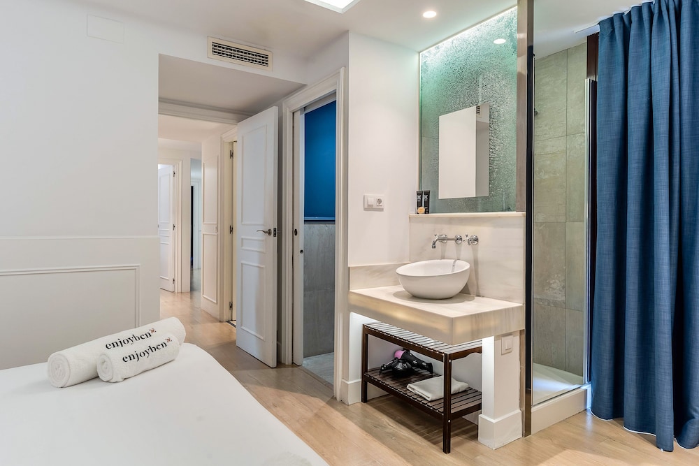 Enjoybcn Colon Apartments 22
