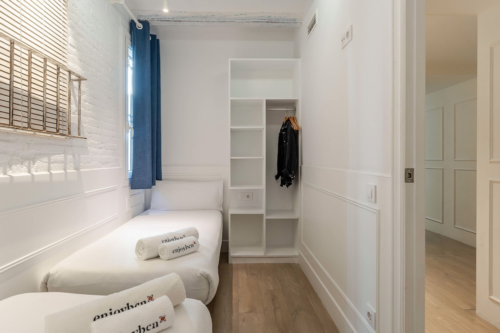 Enjoybcn Colon Apartments 20