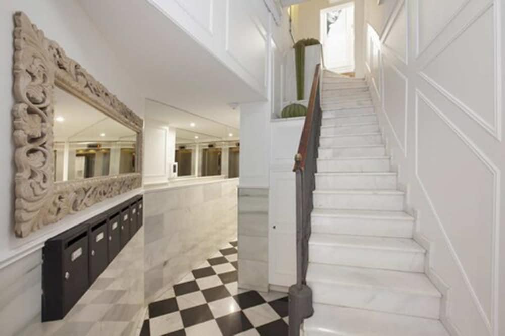 Enjoybcn Dali Apartments 22