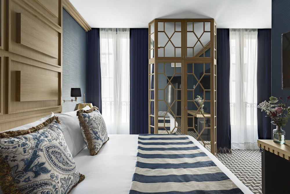 Room Mate Alba 22