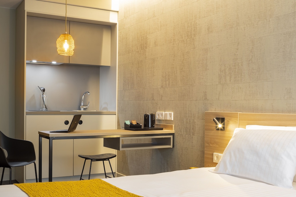 37 Lodge Courbevoie La Défense 7