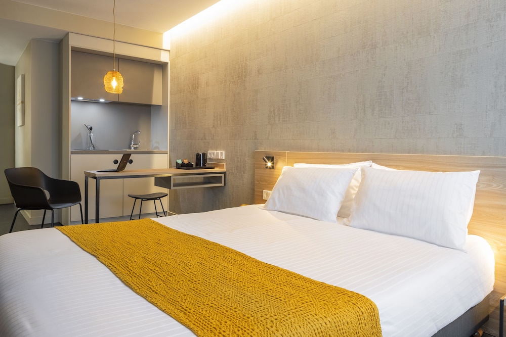 37 Lodge Courbevoie La Défense 1