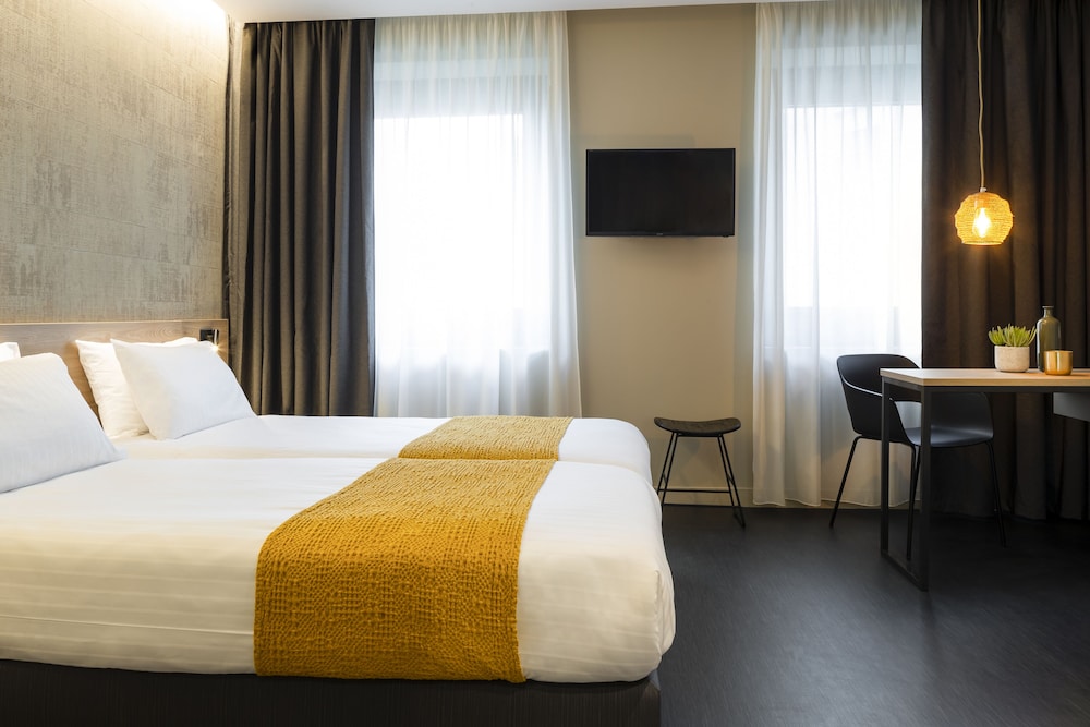 37 Lodge Courbevoie La Défense 8