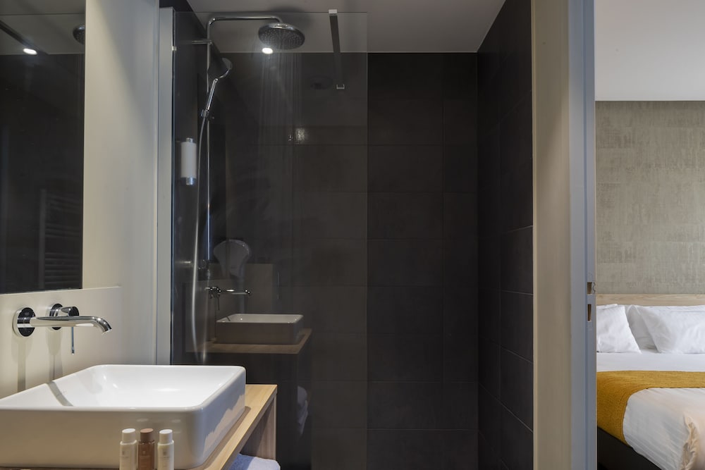 37 Lodge Courbevoie La Défense 13