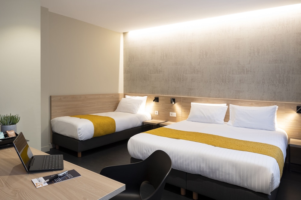 37 Lodge Courbevoie La Défense 9