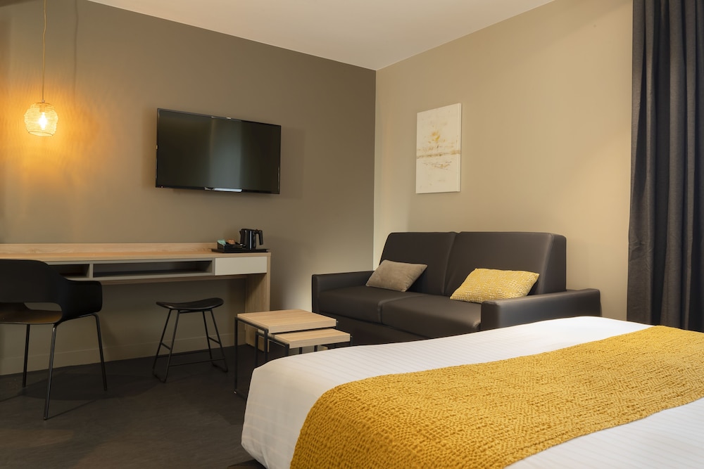 37 Lodge Courbevoie La Défense 4
