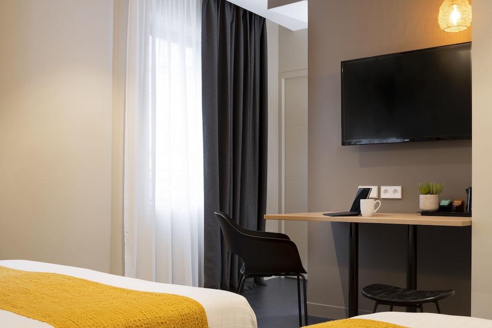 37 Lodge Courbevoie La Défense 10