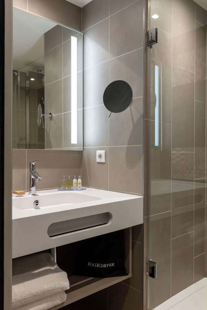 Hilton Garden Inn Massy 11