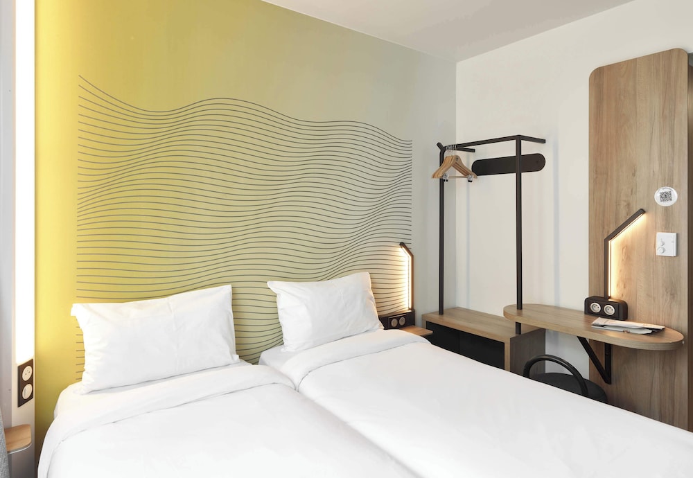 B&B HOTEL Massy Gare TGV 21