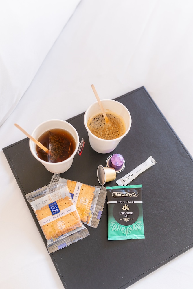 B&B HOTEL Massy Gare TGV 24