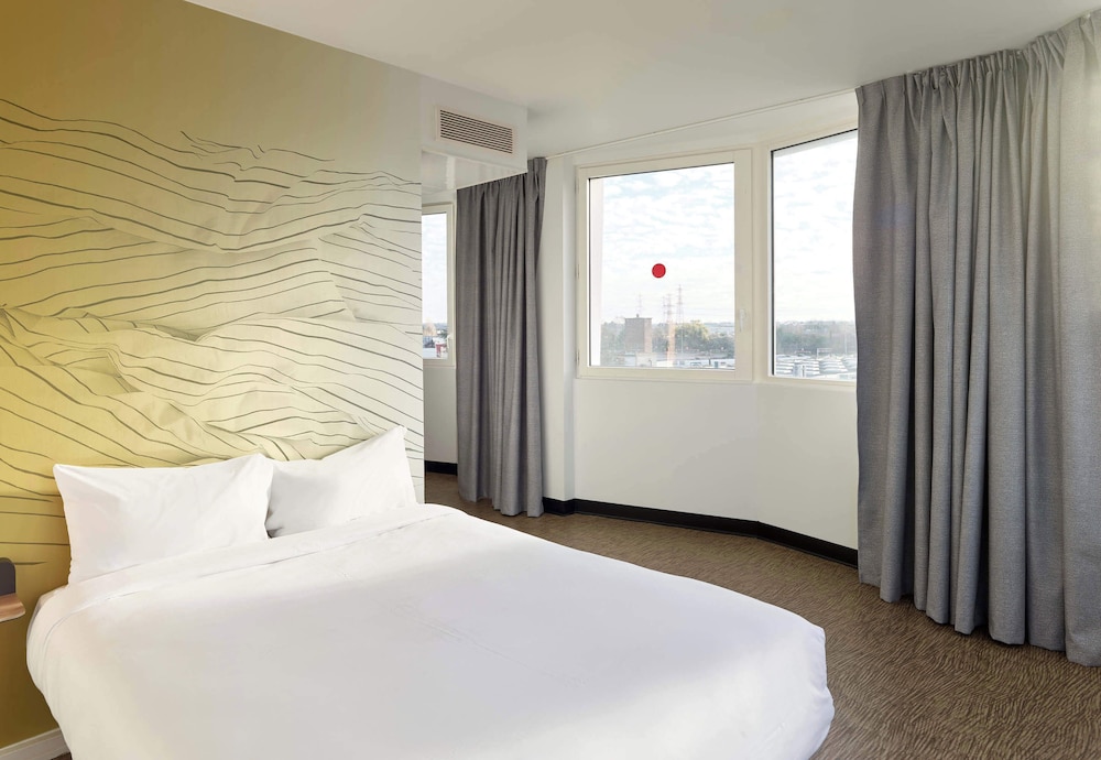 B&B HOTEL Massy Gare TGV 17