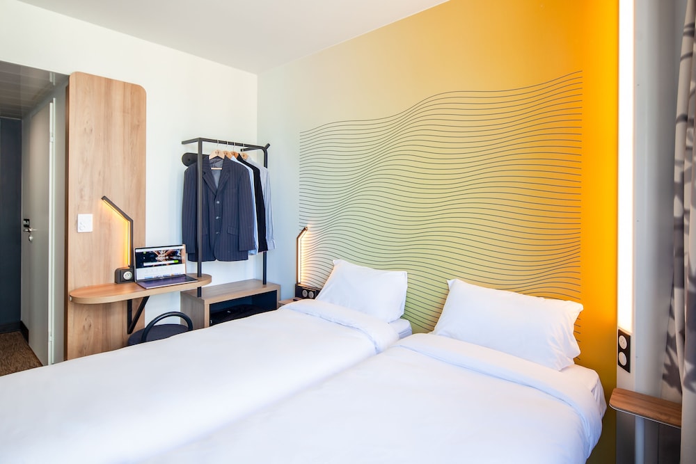 B&B HOTEL Massy Gare TGV 13
