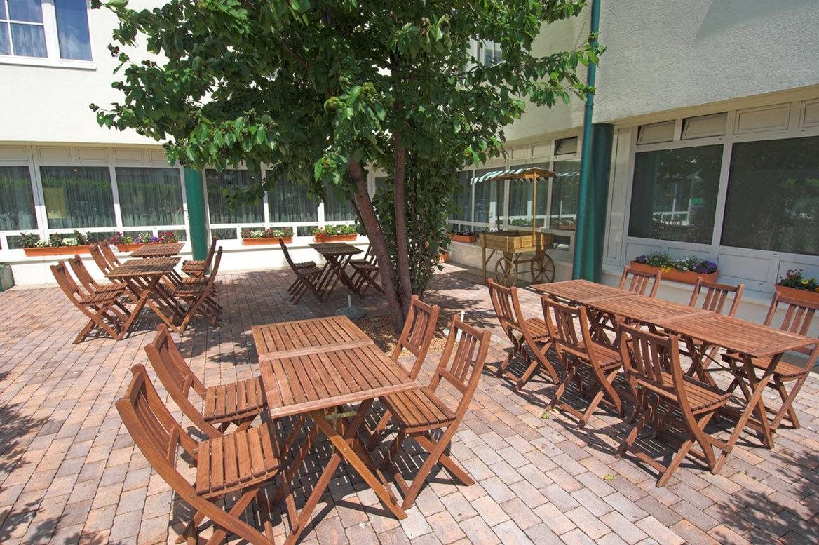 Hotel Schani UNO City 9