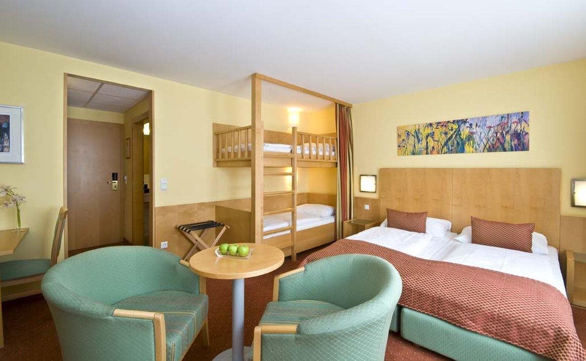 Hotel Schani UNO City 14