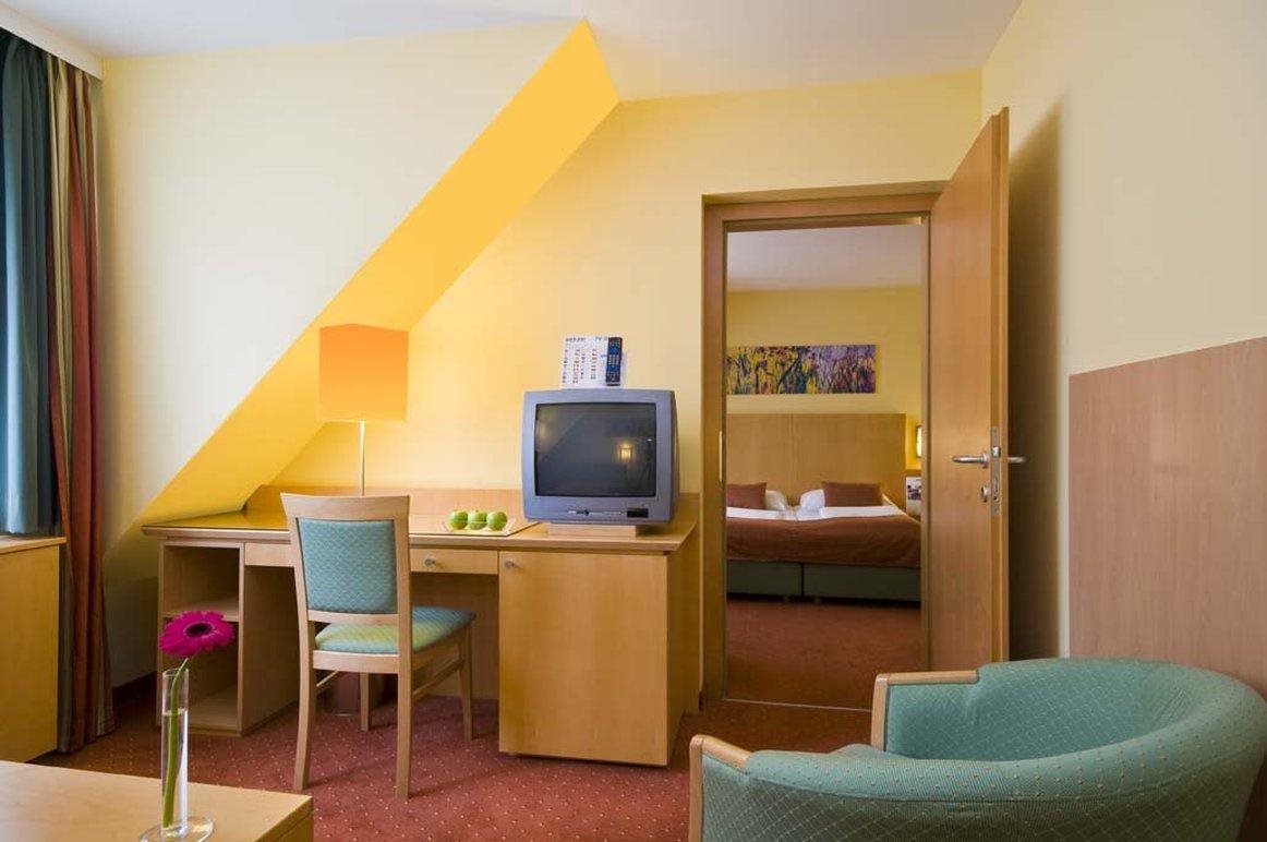 Hotel Schani UNO City 15