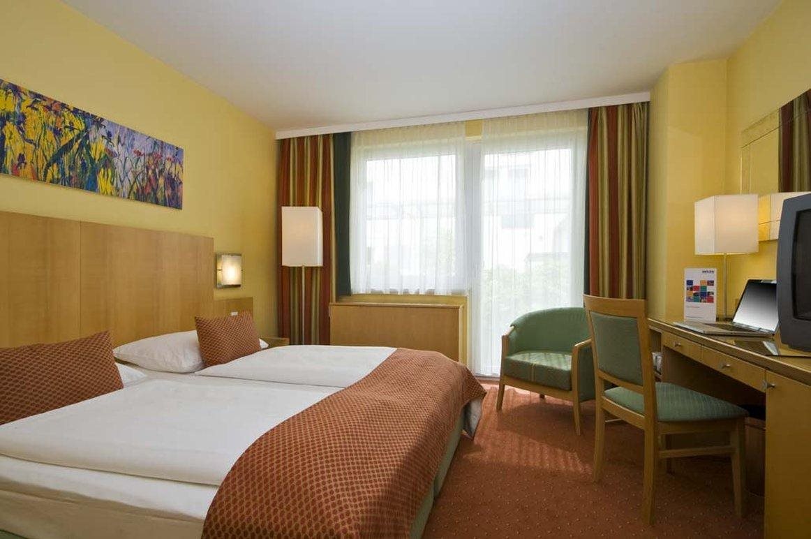Hotel Schani UNO City 17