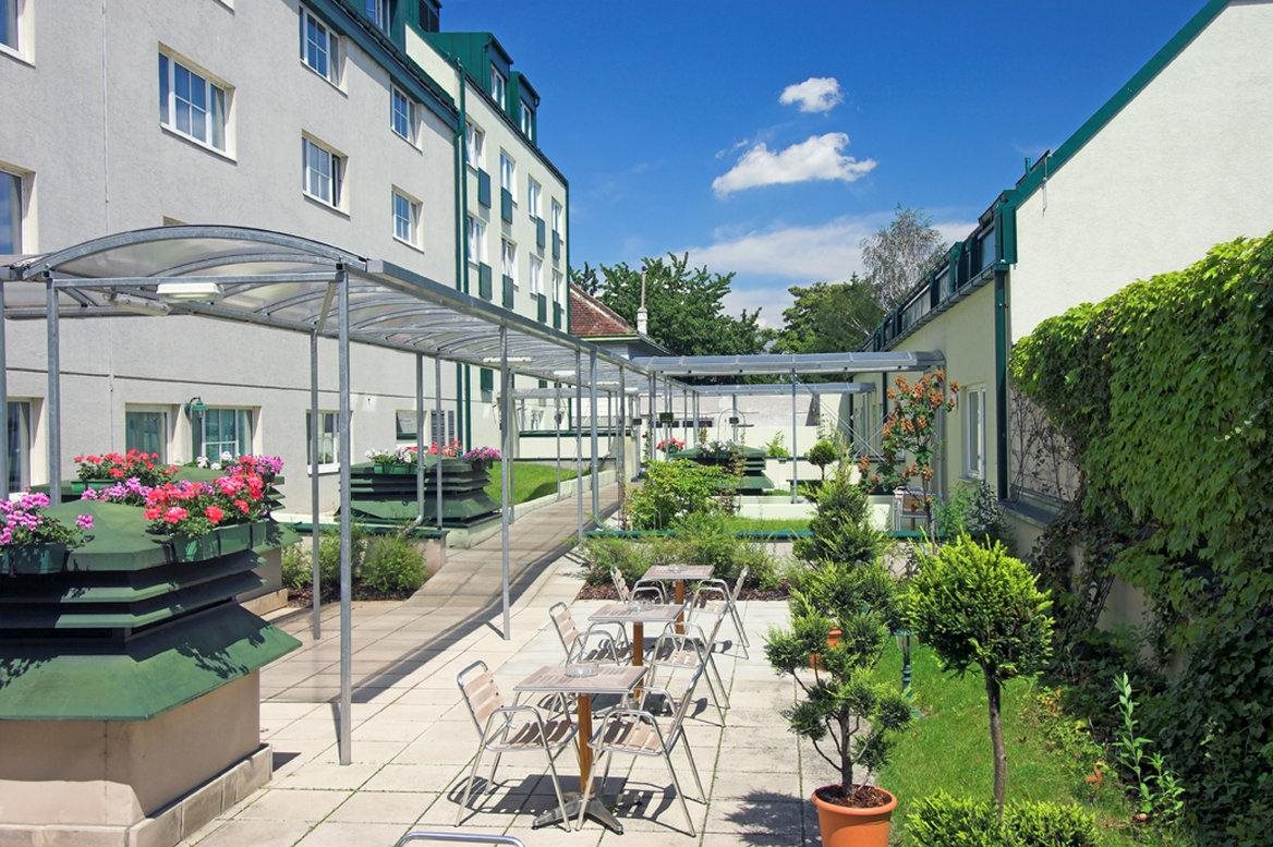 Hotel Schani UNO City 18