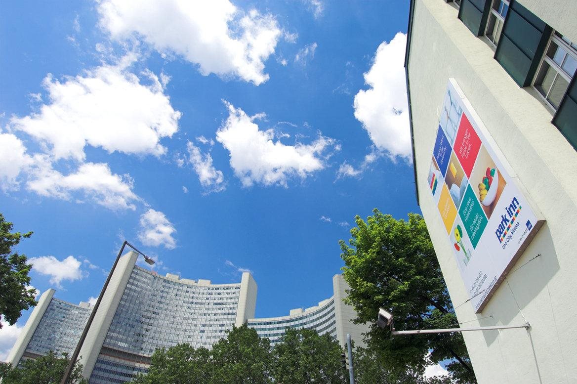 Hotel Schani UNO City 19