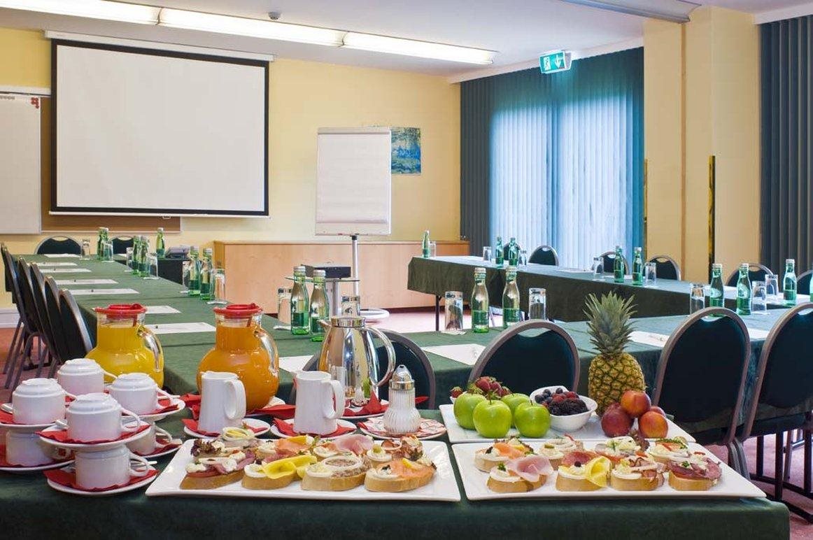 Hotel Schani UNO City 6