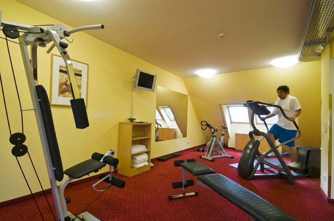 Hotel Schani UNO City 7