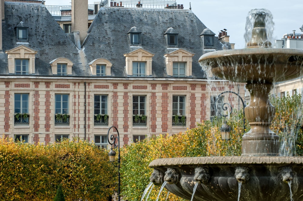 Cour des Vosges 1