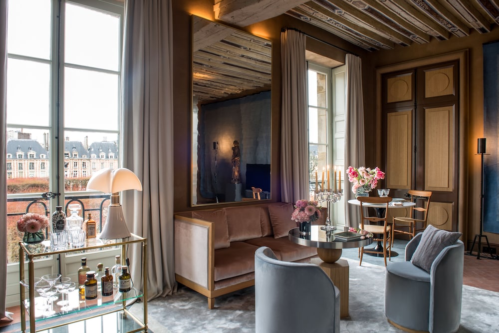 Cour des Vosges 19