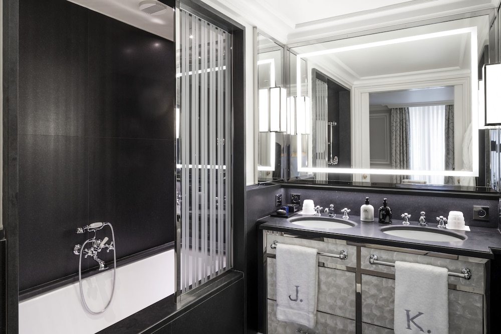 J.K. Place Paris 23