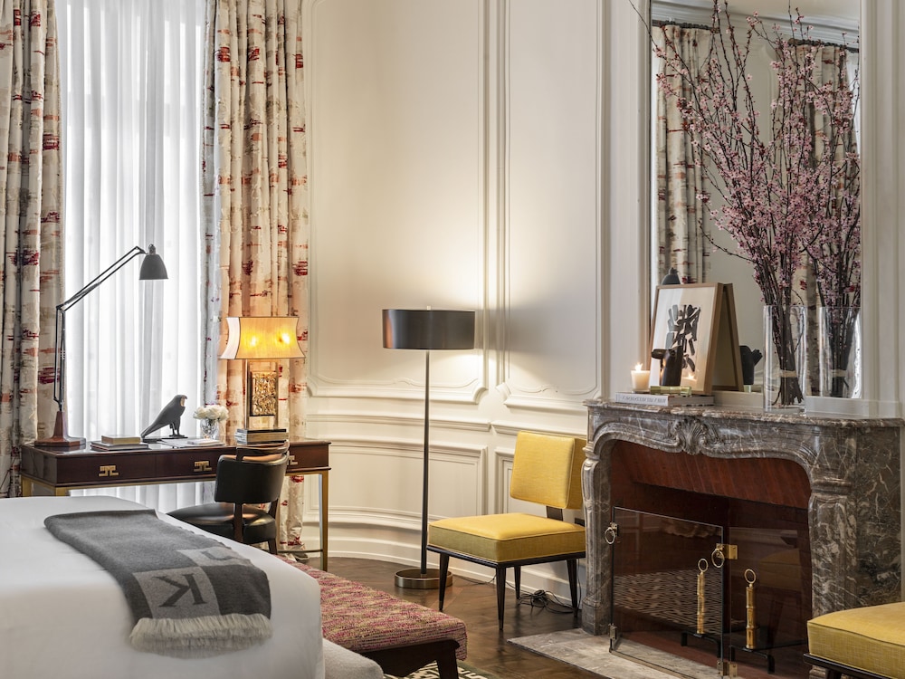 J.K. Place Paris 7