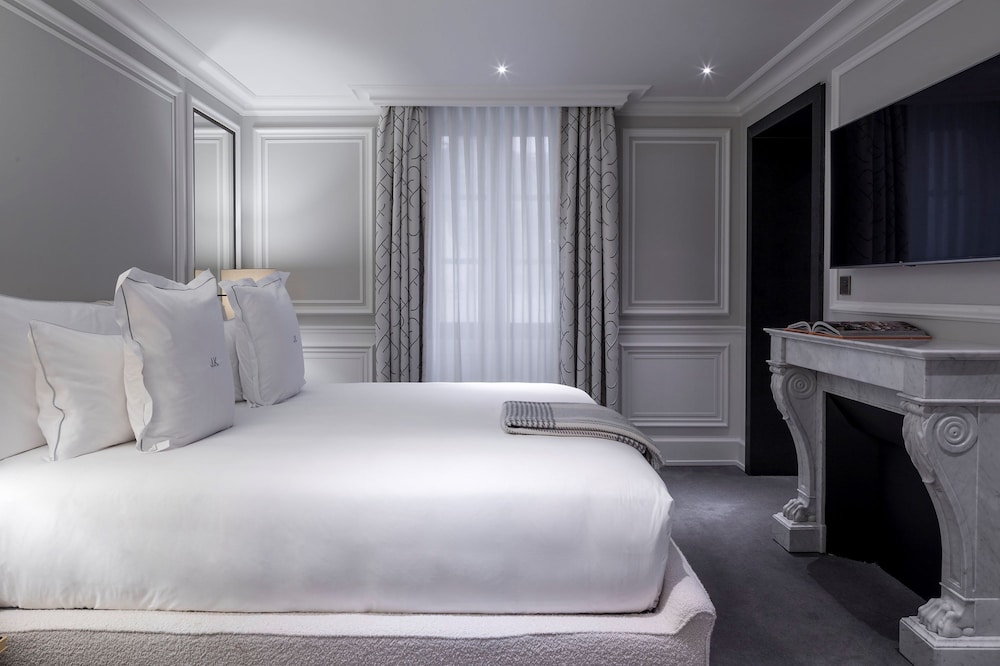 J.K. Place Paris 16