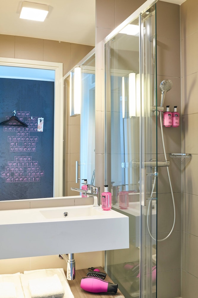 Moxy Paris Charles de Gaulle Airport 22