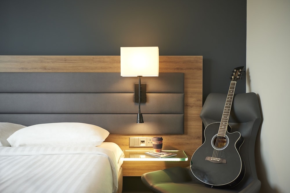 Moxy Paris Charles de Gaulle Airport 10