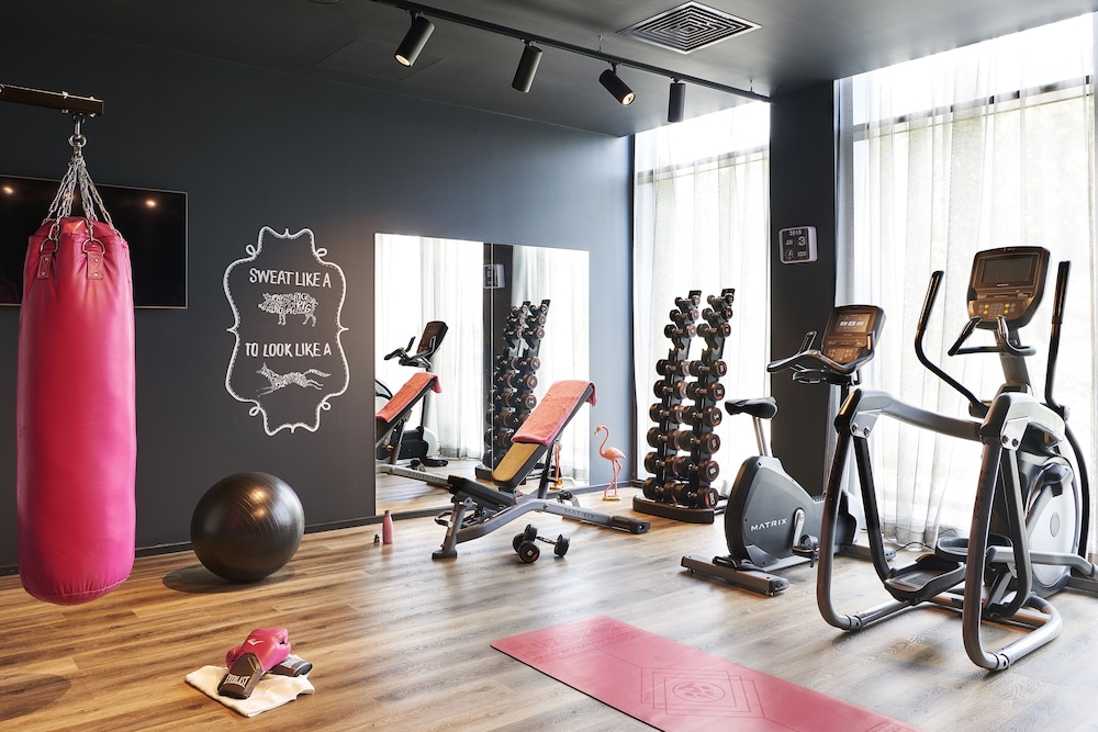 Moxy Paris Charles de Gaulle Airport 24