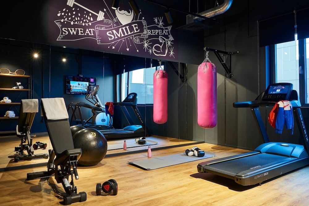 Moxy Paris Charles de Gaulle Airport 23