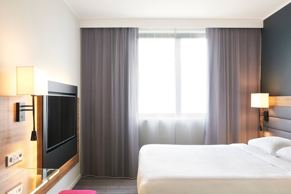 Moxy Paris Charles de Gaulle Airport 12