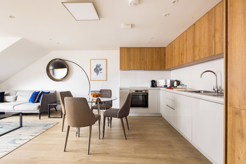 Charles Hope Apartments Heathrow South 7