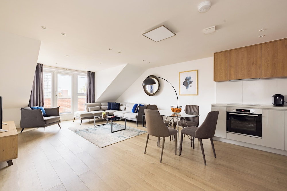 Charles Hope Apartments Heathrow South 14
