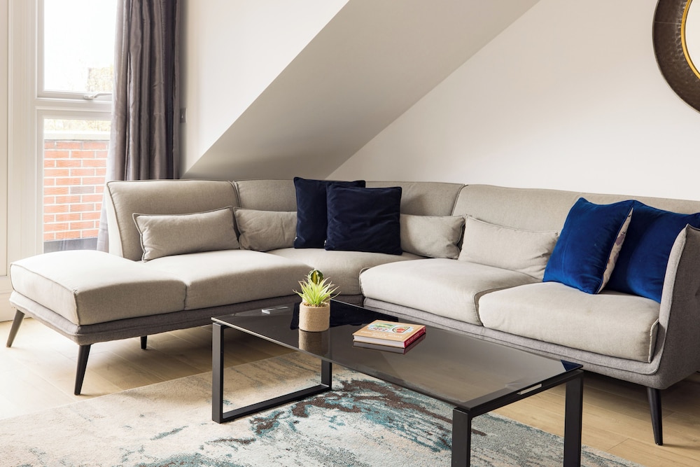Charles Hope Apartments Heathrow South 11
