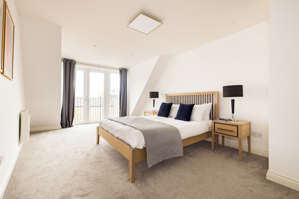Charles Hope Apartments Heathrow South 1