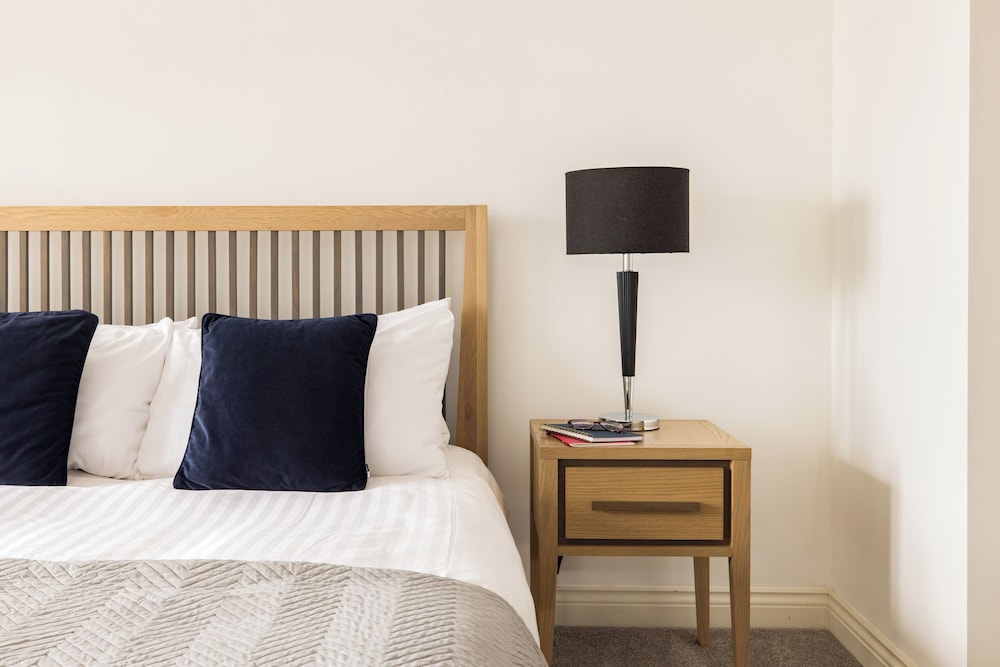 Charles Hope Apartments Heathrow South 3