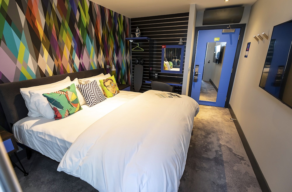 Village Hotel Basingstoke 7